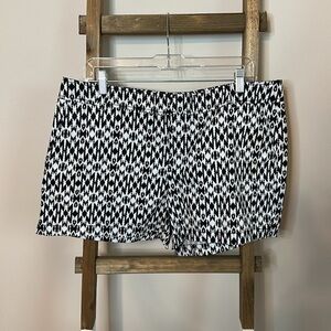 New York & Company Shorts with Black and White Design Size 14 in GUC